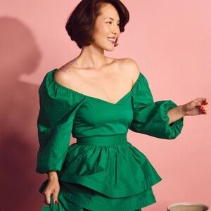 Buru Women’s Green Sweetheart Neck Smocked Open Back Smocked Top NWT $118
